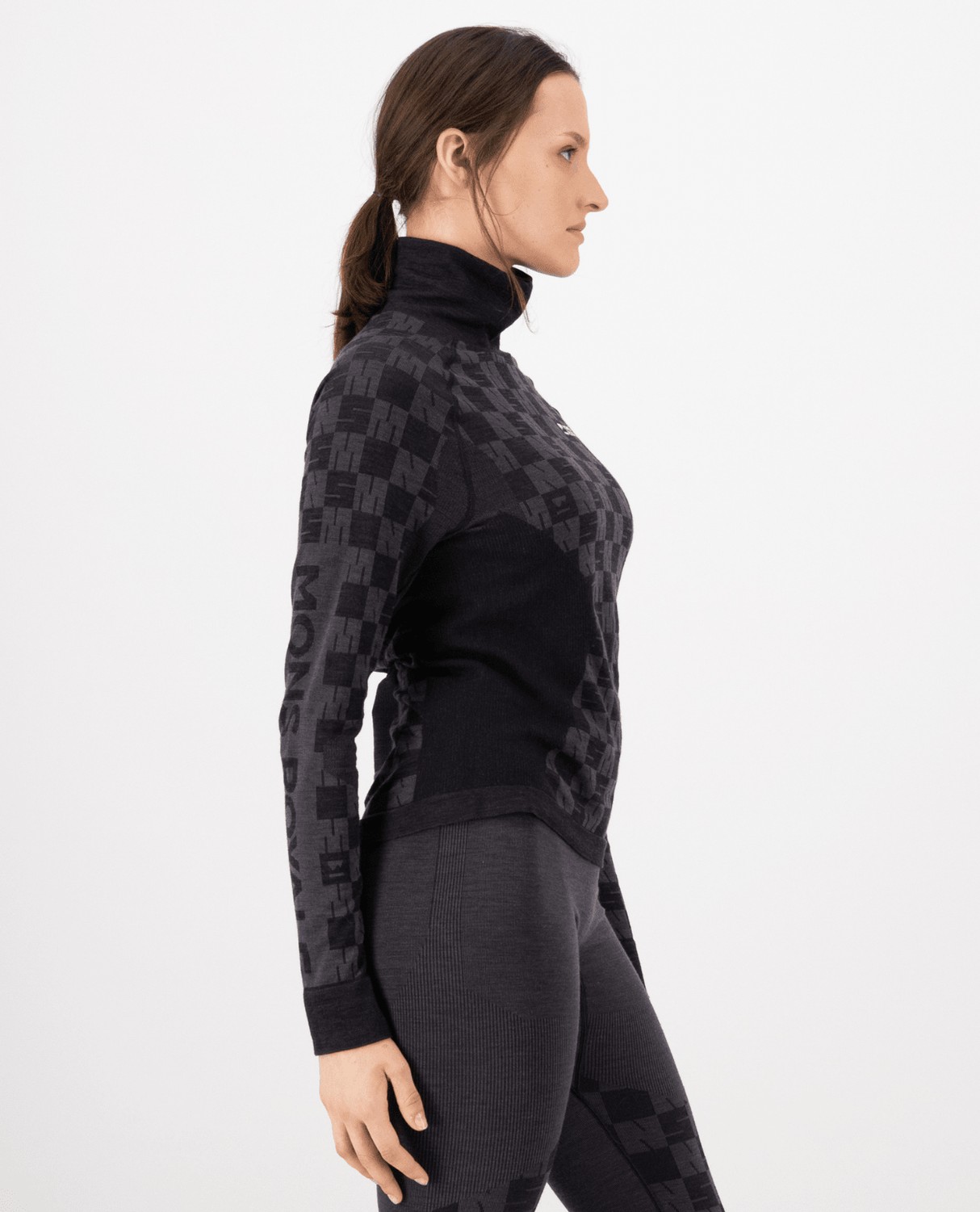 Mons Royale Womens Ascender Merino Seamless Mock Neck Long Sleeve - Forged Iron / Black - Underställ - Alpingaraget
