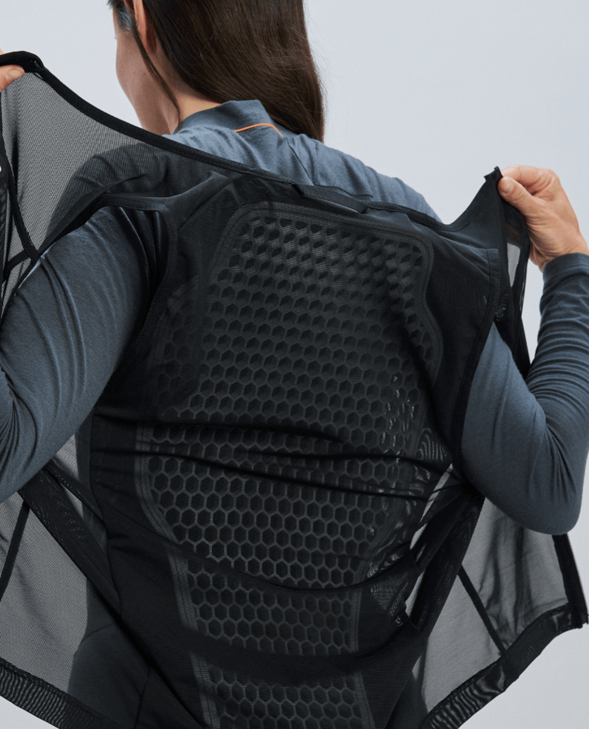 POC Women VPD Max Vest - Uranium Black - Ryggskydd - Alpingaraget