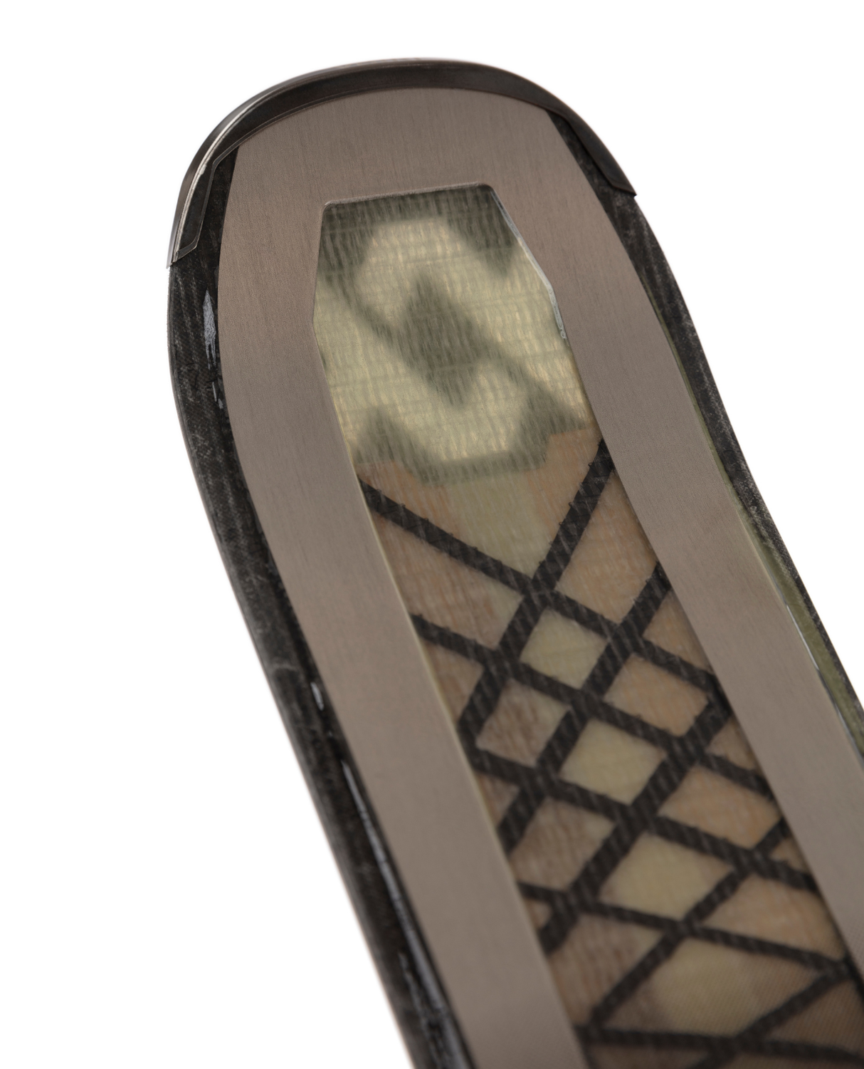 Närbild på Völkl Peregrine V-Werks skidans tip med synlig kolfiberkonstruktion - Alpingaraget