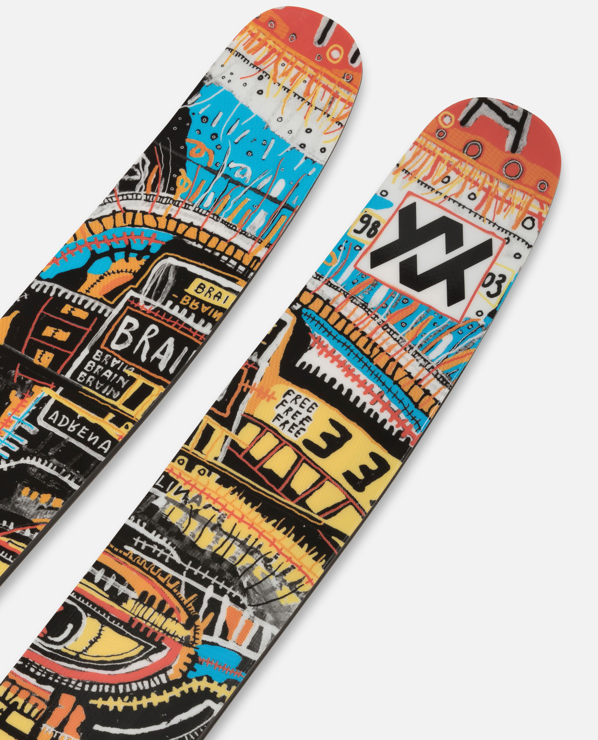 Völkl Revolt 121 26/27 parkskidor med färggrann och färgglad grafisk design på topparna.