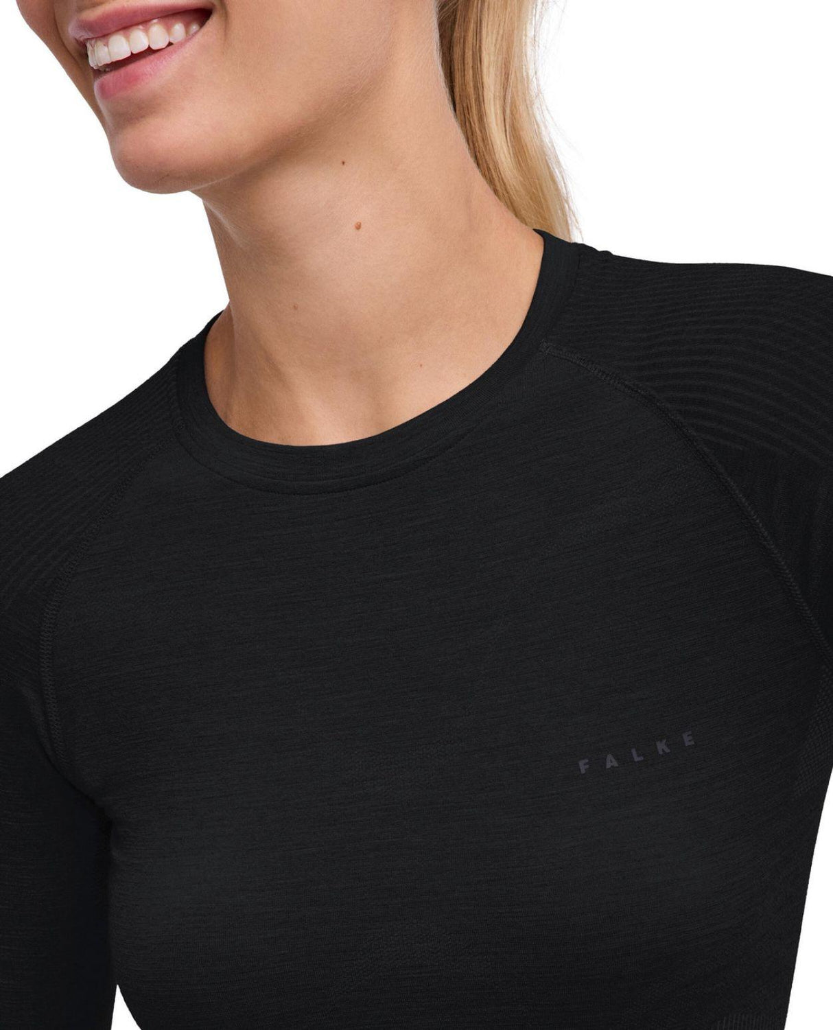 Falke Wool-Tech Light Longsleeved Shirt dam i svart färg med tight passform för skidåkning