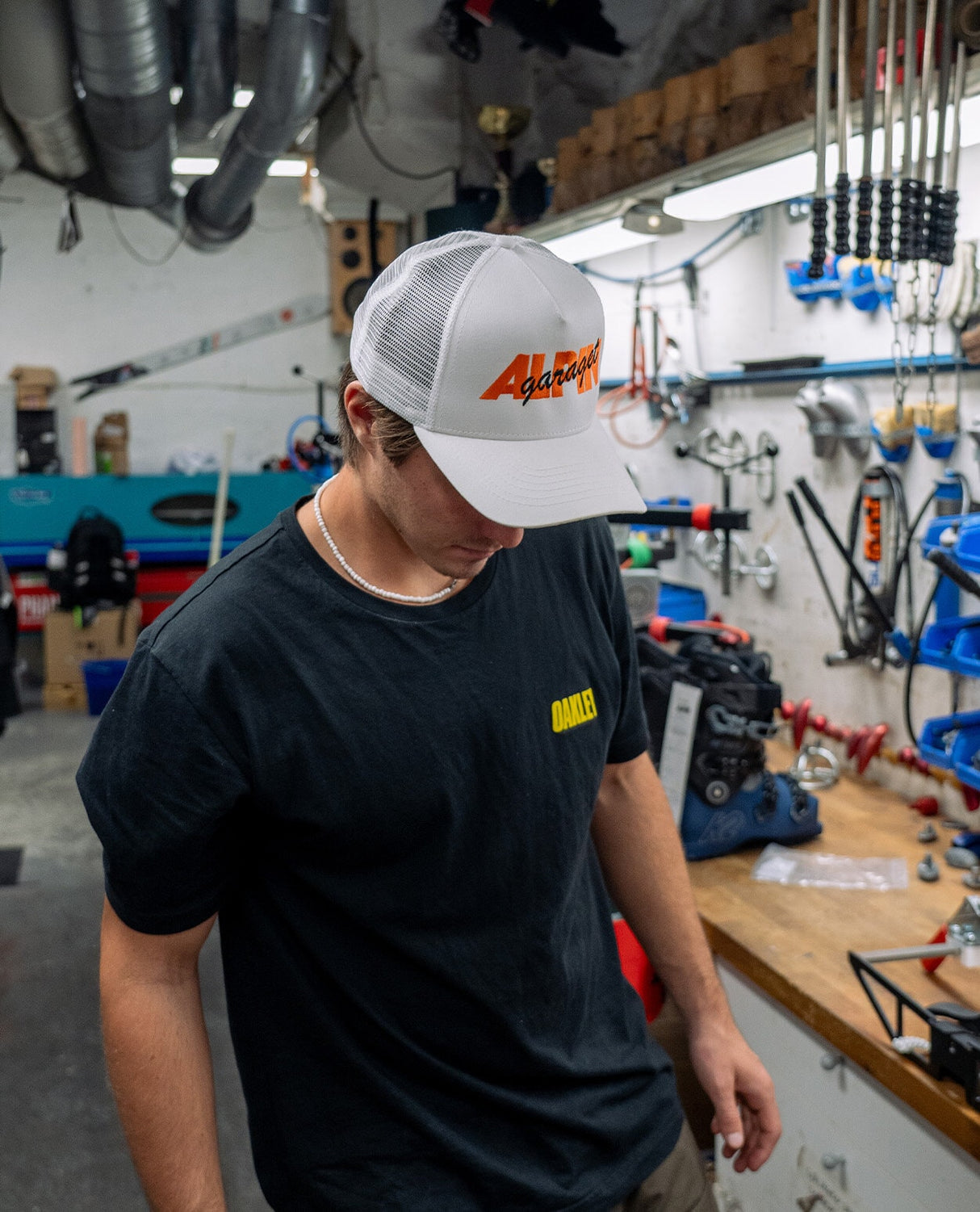 Alpingaraget Magnus Logo - Vit