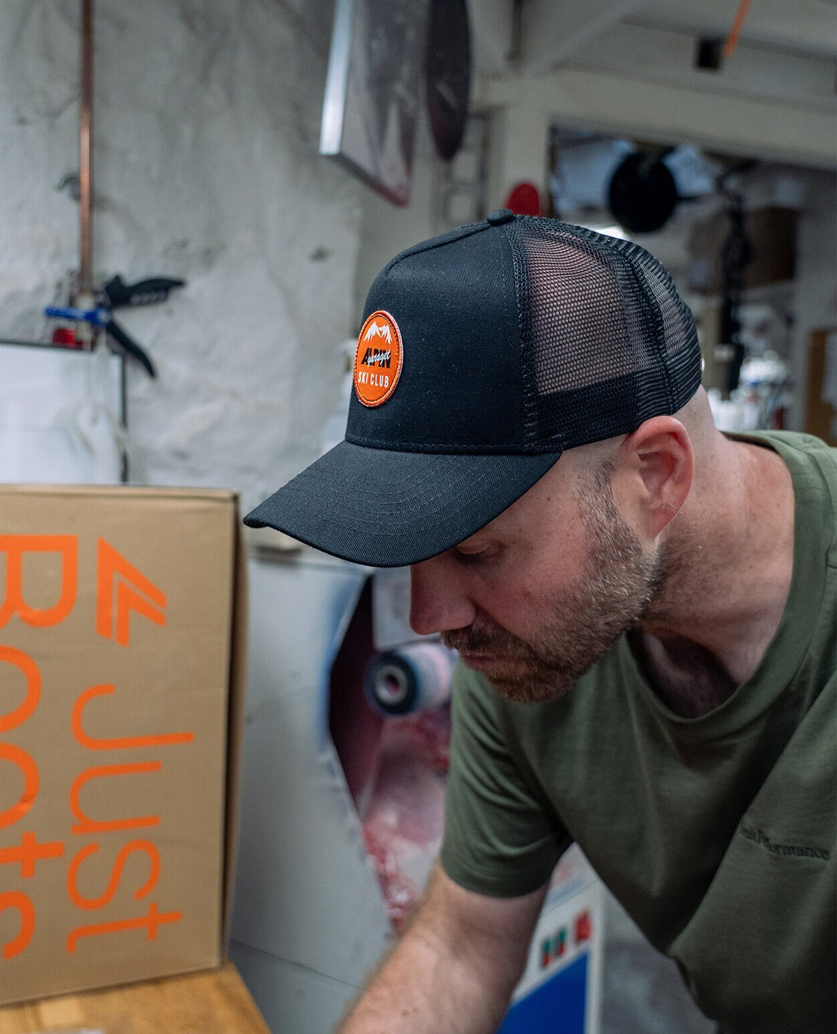 Alpingaraget Ski Club LTD - Svart/Orange Alpingaraget