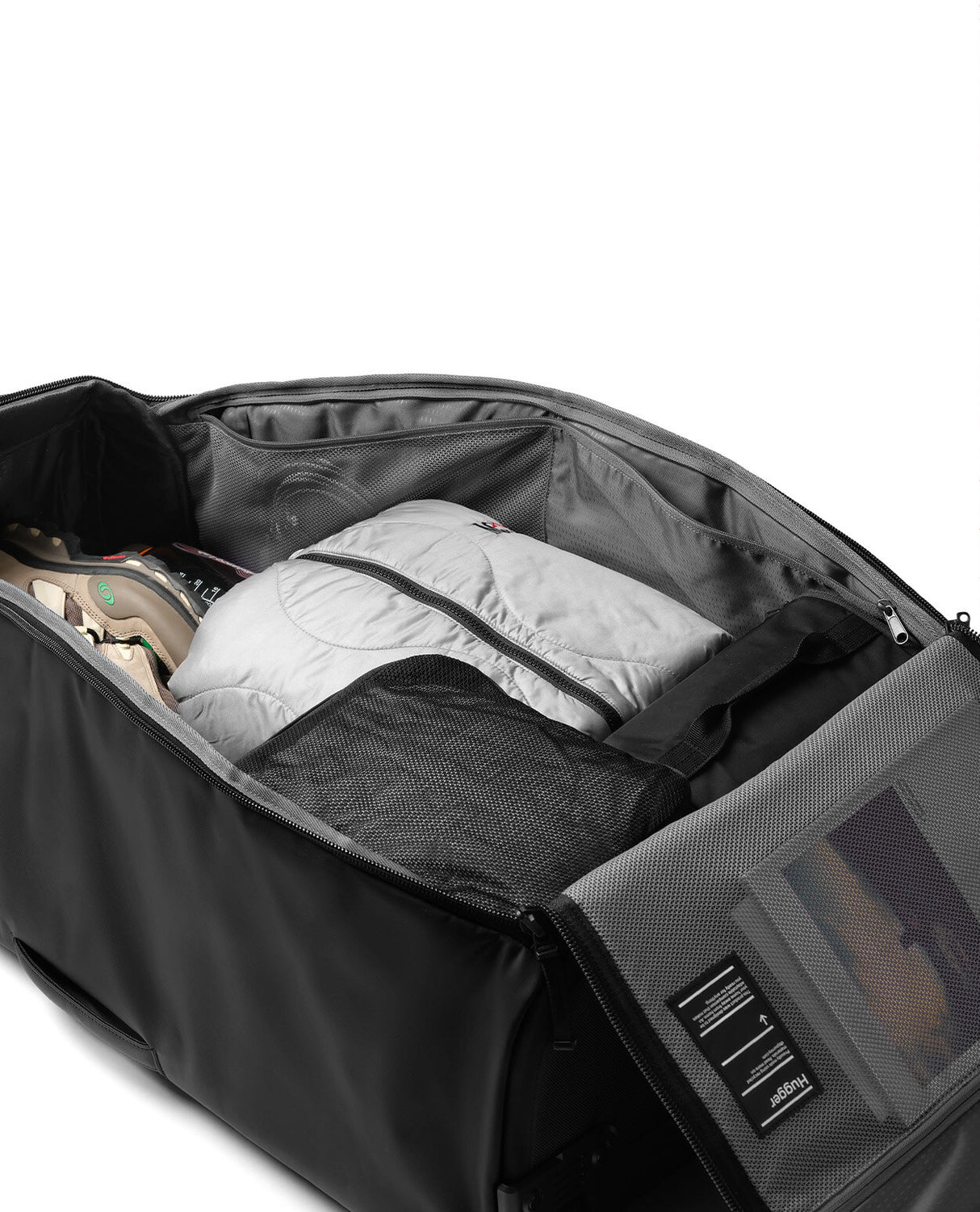 D_b_ Hugger Roller Bag 90L - Black Out - Resväskor - Alpingaraget