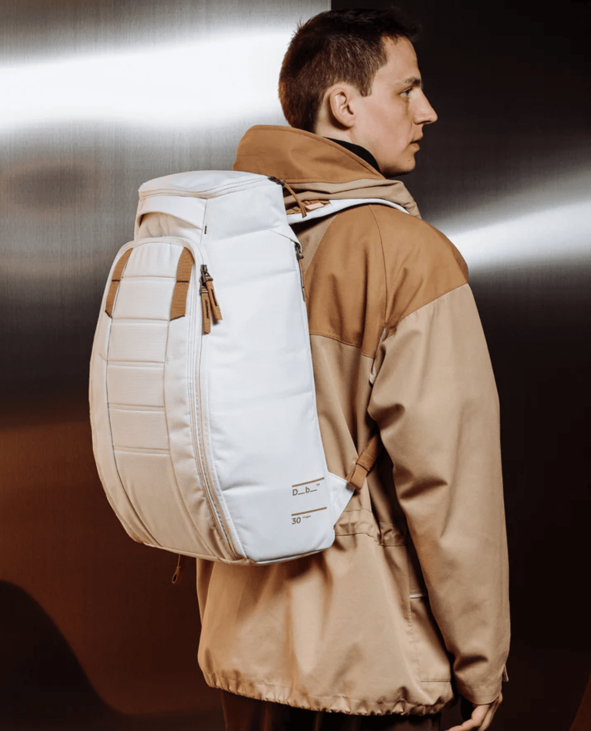 D_b_ Hugger Backpack 30L - Oatmilk - Ryggsäckar - Alpingaraget