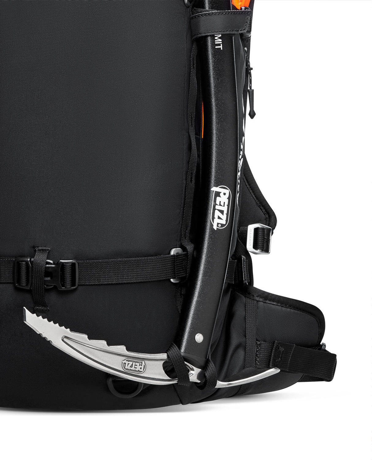 Närbild på isyxfästet på lavinryggsäcken Mammut Free 28 Removable Airbag 3.0.