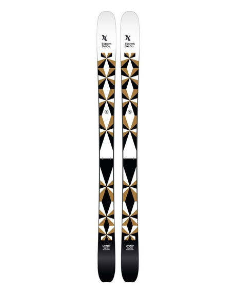 Extrem Ski Co Drifter 102 26/27 topptursskidor i vitt och beige med geometriskt mönster.
