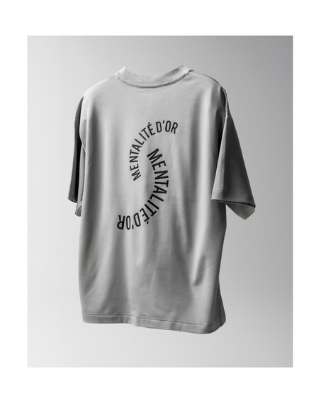 Mentalité d´Or Curve T-Shirt - Mist - Alpingaraget