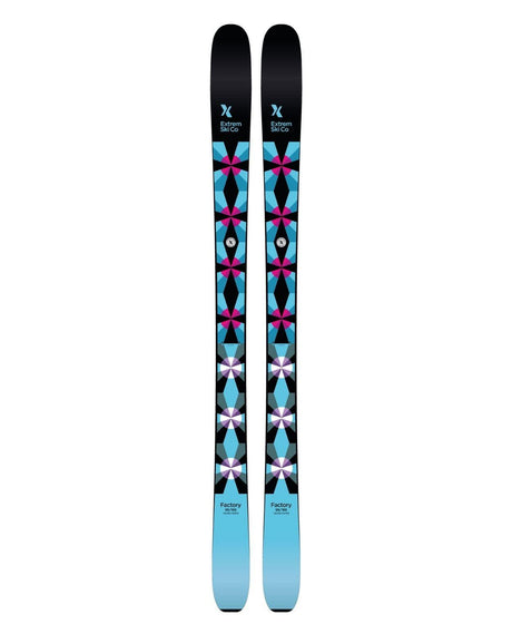 Extrem Ski Co Factory 96 allmountainskidor i svart med färgstarkt mönster.