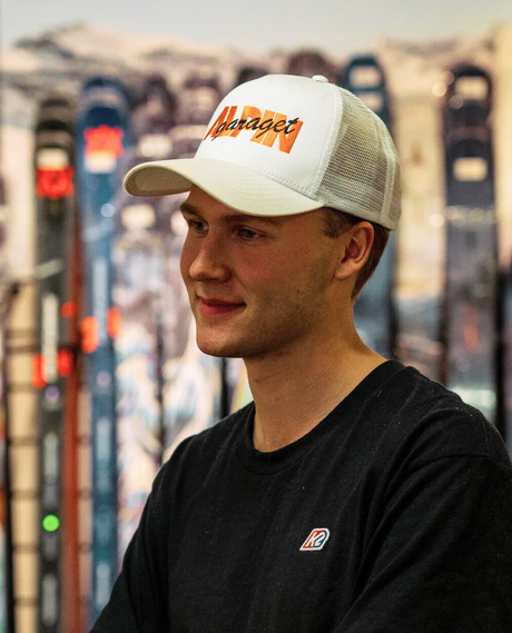 Alpingaraget Magnus Logo Trucker Hat - Vit