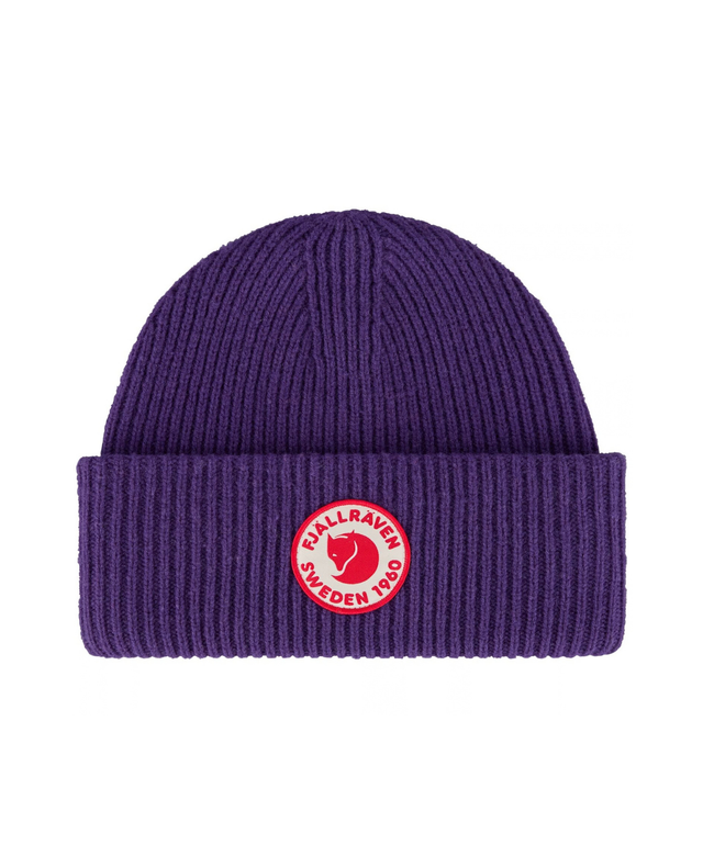 Fjällräven 1960 Logo Hat - Dark Violet mörklila mössa med uppvikt kant och broderat emblem. Alpingaraget