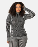 Kari Traa Smekker Half Zip i svart visar underställströjans jacquardstickade mönster och figurnära passform.