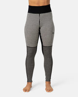 Kari Traa Smekker High Waist Pants i svart merinoull med mönstrade paneler och hög midja för dam.