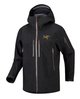 Arc'teryx Rush Jacket Men i svart och mongoose med luva och bröstfickor.