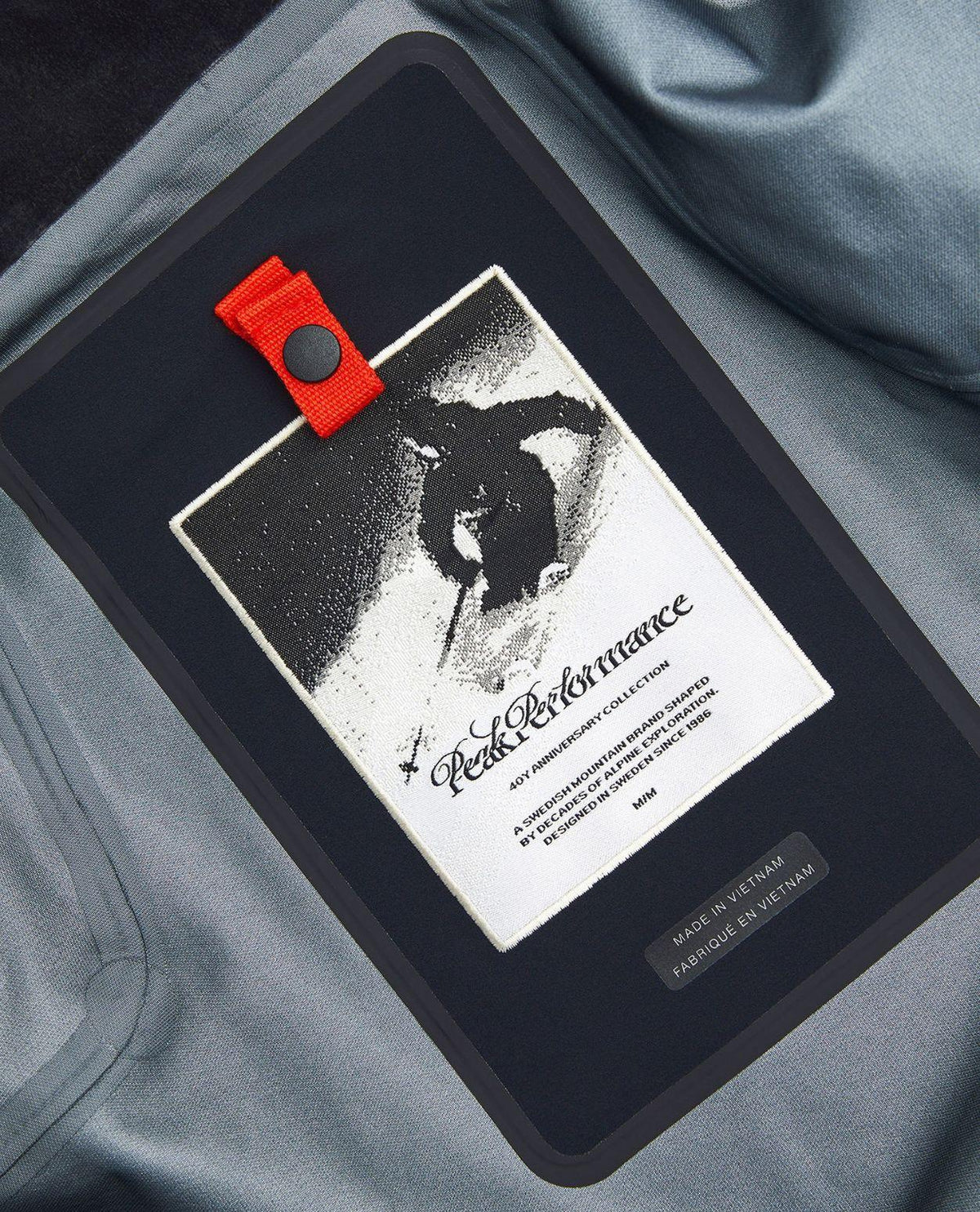 Peak Performance 40Y R&D Long Gore-Tex Shell Jacket Men - Detaljbild på inneretikett