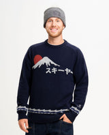 Manlig skidåkare bär Elevenate Fionnay Knit Men i mörkblå ull med japanskt inspirerat mönster.