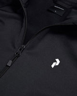Närbild på dragkedja och bröstlogotyp på svart Peak Performance Rider Essentials Zip Jacket för dam.
