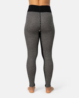 Kari Traa Smekker High Waist Pants i svart visade bakifrån, ett mjukt merinoullunderställ för skidåkning.