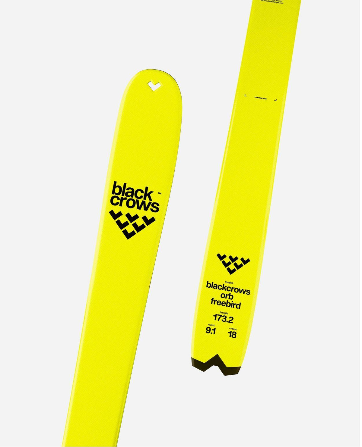 Black Crows Orb Freebird gula topptursskidor som visar skidlängd, midja och svängradie.