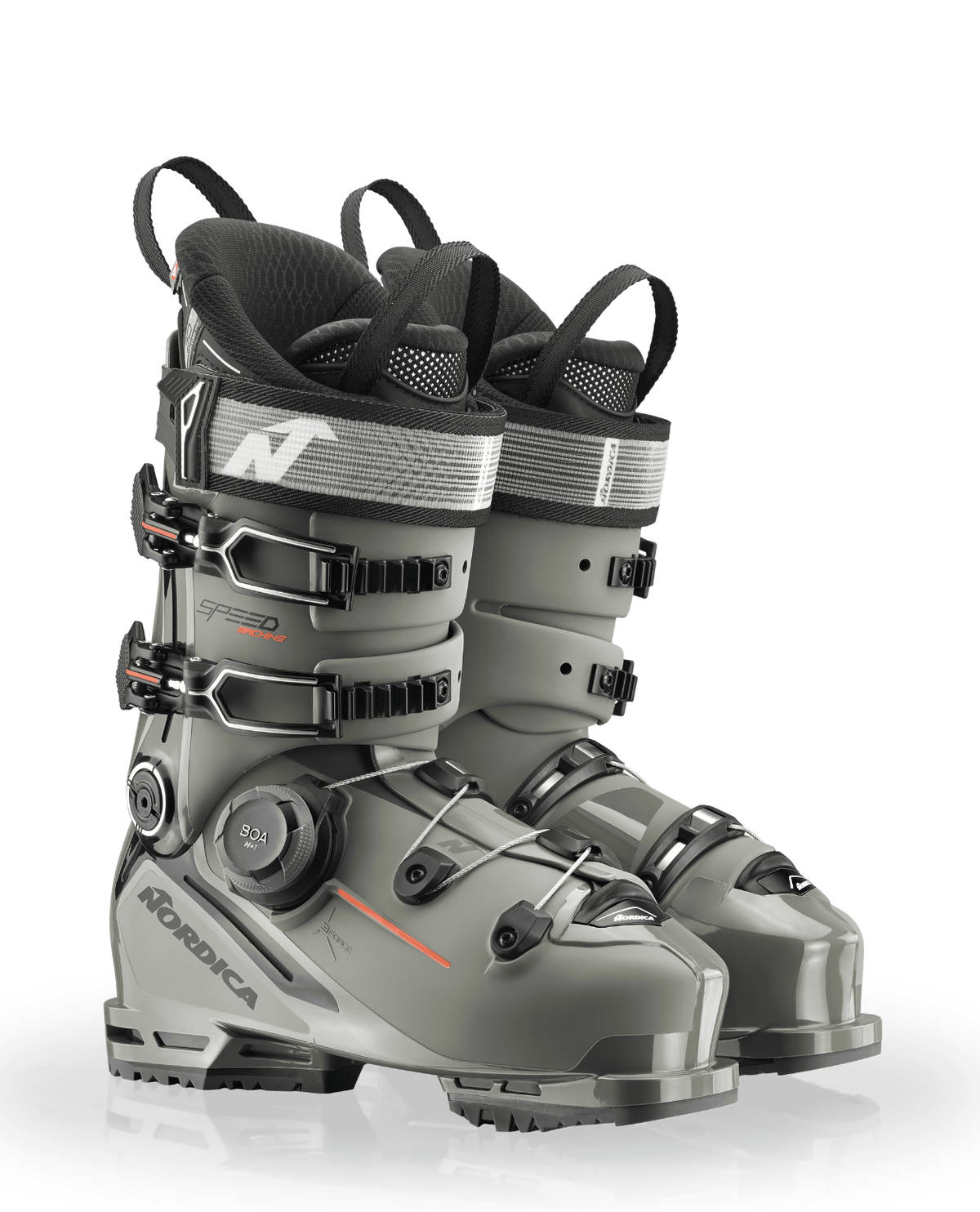 Nordica Speedmachine 3 BOA 120 GW är en grå alpinpjäxa för herrar med BOA-snörning och bekväm passform.