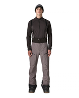 Man i grå skidbyxor av modell Patagonia PowSlayer Bibs Men i färg May Grey