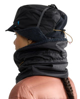 Klättermusen Viglaf Neck Gaiter i svart färg som skyddar mot kyla på berget.