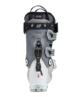 K2 Mindbender 95 BOA Dam - Grå/vit alpinpjäxa bakifrån med Powerlock-gånbläge och Luxfit Pro Tour-innersko.