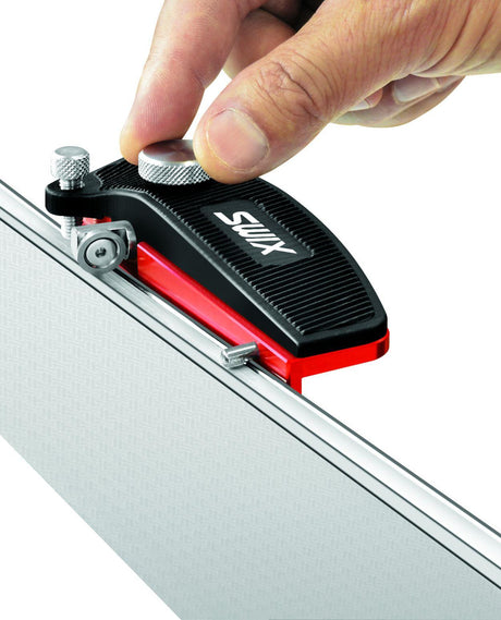 Swix World Cup Sidewall Cutter - Röd och svart sidokantslip för skidor från Alpingaraget