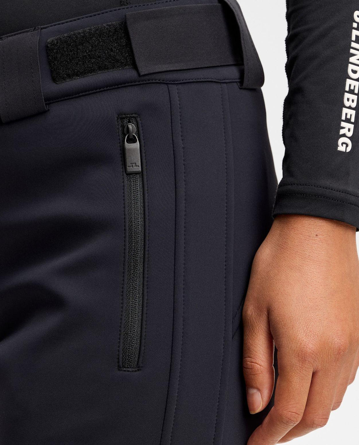 J.Lindeberg Stanford Softshell Ski Pant Women - Svart skidbyxa detalj