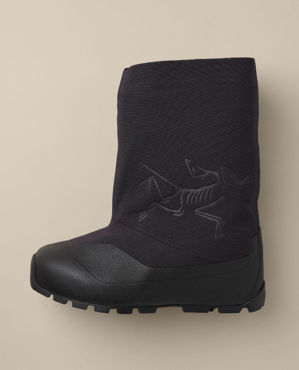 Arc'teryx Postour Men - Black/Black - Svart återhämtningssko med Vibram-sula och GORE-TEX