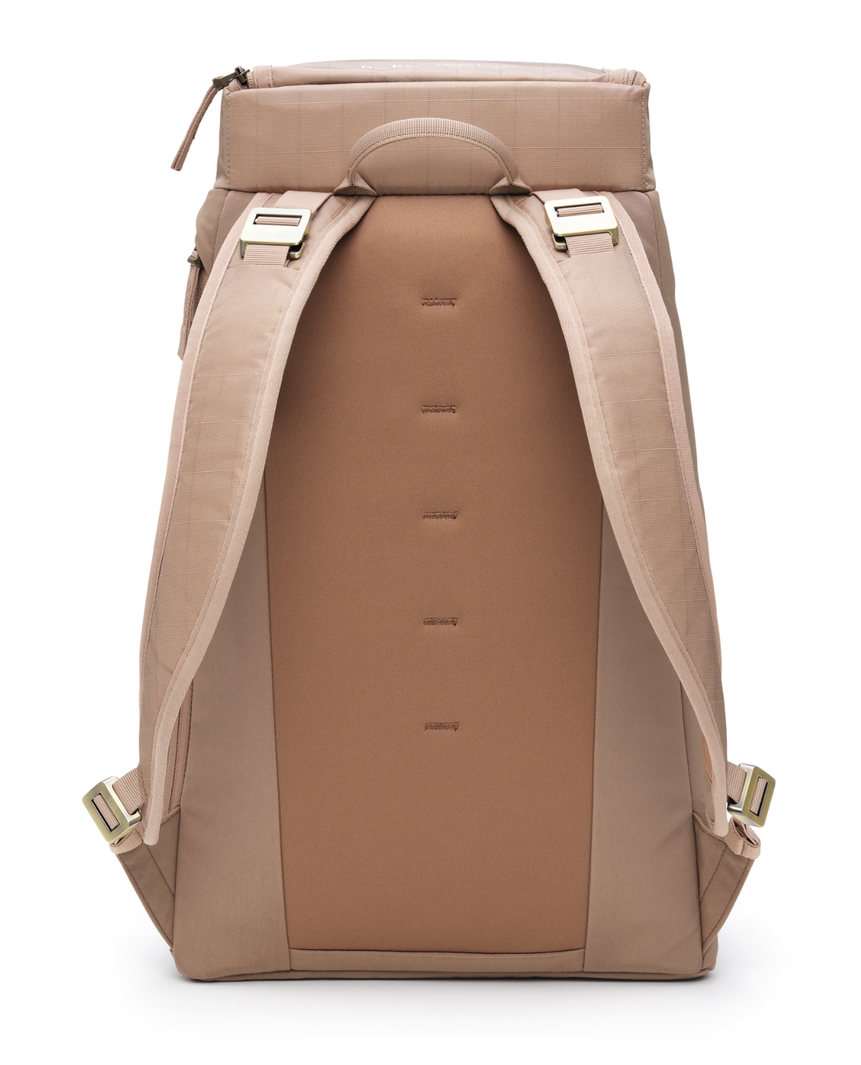 D_b_ Hugger Backpack 30L i färgen Affogato Brown, visad bakifrån med bärremmar och vadderad ryggpanel.