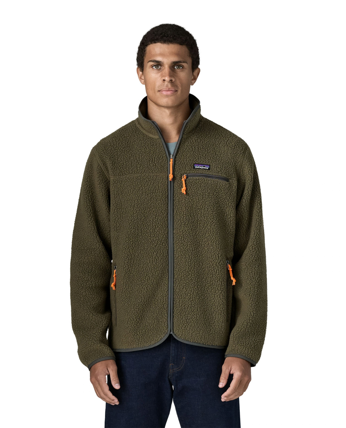 Patagonia Retro Pile Jacket Men i färgen Basin Green på en modell framifrån.