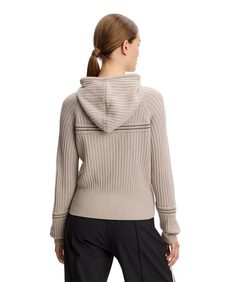 J.Lindeberg Hilda Knitted Rib Hoodie dam i färgen moonbeam sett bakifrån.