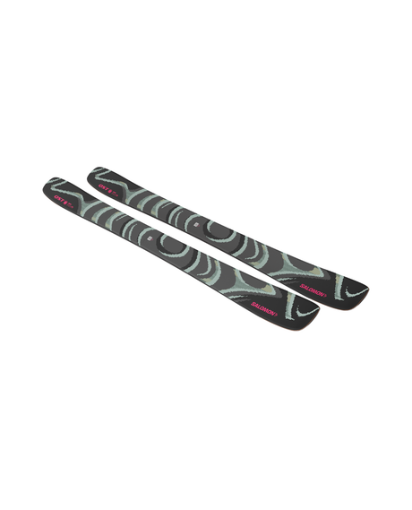Salomon QST 100 allmountainskidor med ovansida i svart, grönt och rosa som visar toppdesignen.