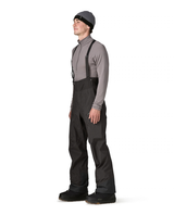 Patagonia PowSlayer Bibs Men - Svart skidbyxa i modell med hängslen på modell från sidan