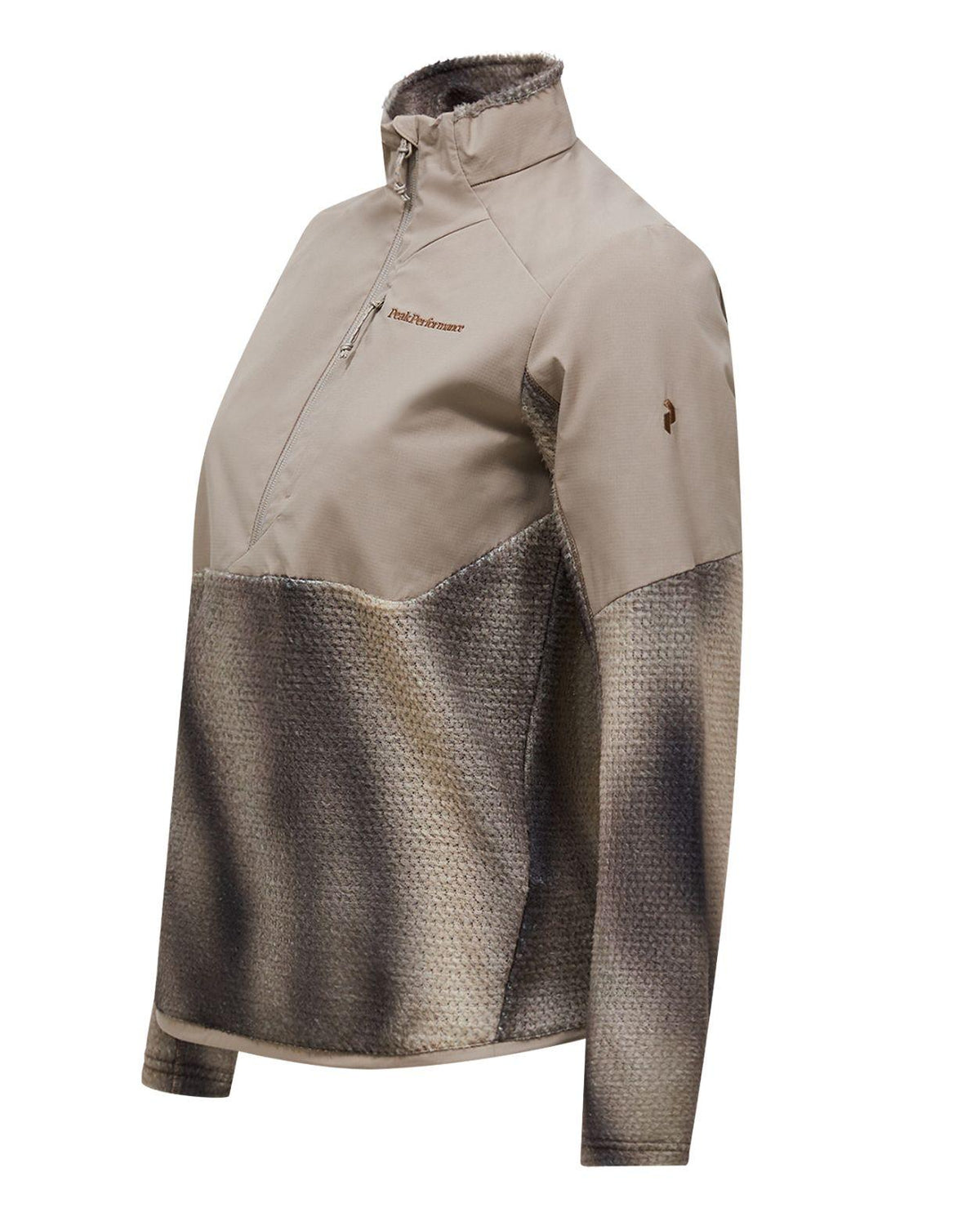 Peak Performance AOP Freelight Alpha Half Zip dam i färgen 342 Ray visas från sidan för att lyfta fram dess design och material.