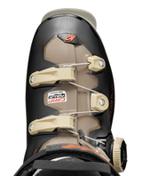 Närbild uppifrån på K2 Recon X 110 BOA alpinpjäxa som visar detaljer som BOA-systemet och GripWalk-sulan.