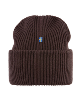 Fjällräven 1960 Logo Hat i färgen Black Oak med svensk flagga framtill.