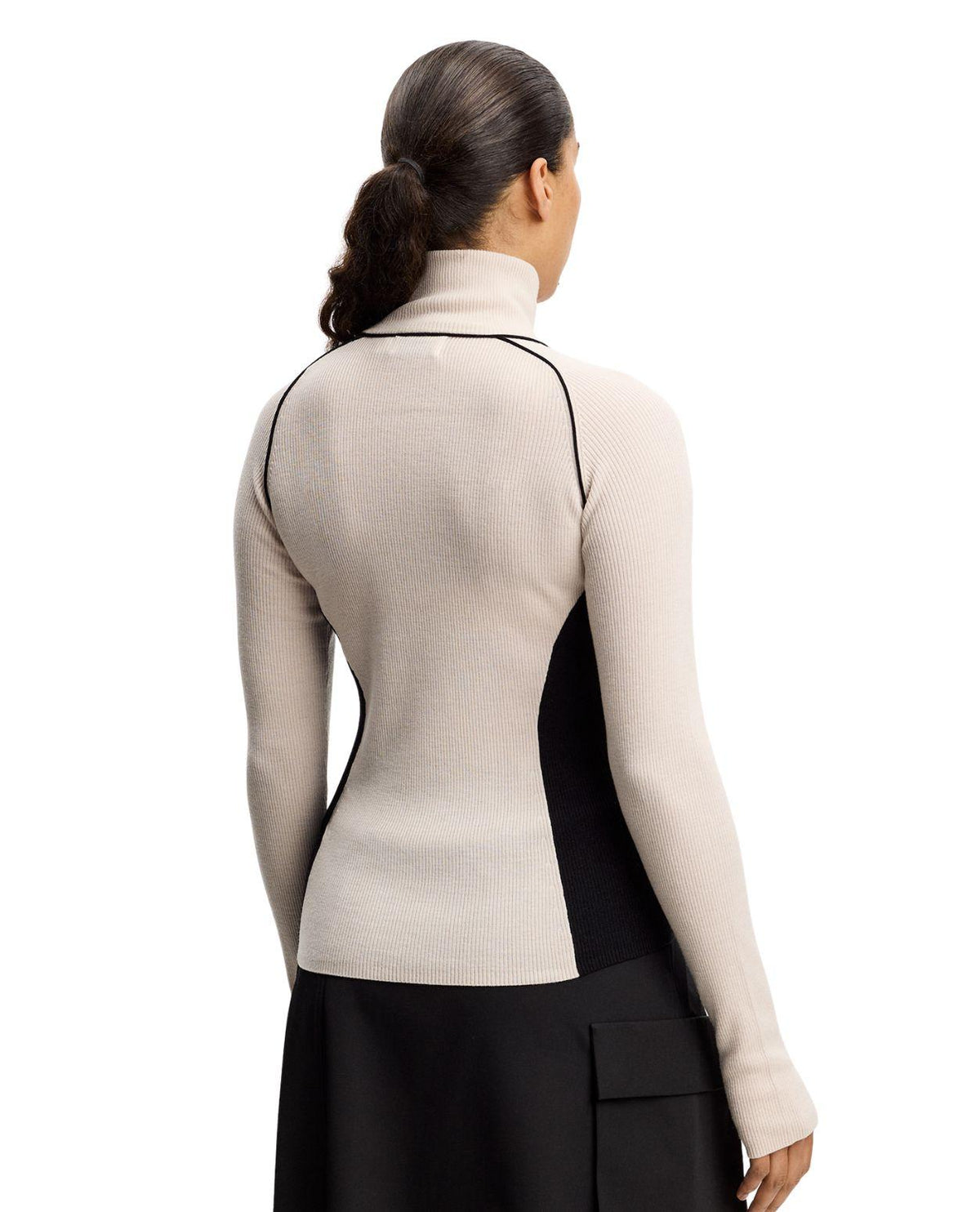 J.Lindeberg Valley Knitted Rib Quarter Zip dam i färgen moonbeam visad bakifrån