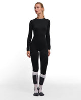 Falke Wool-Tech Light 3/4 Tights Dam i svart färg buren av modell med matchande överdel och skidstrumpor.