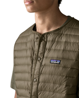 Patagonia LW Down Sweater Vest Men - Basin Green - Detaljbild på krage och tryckknappar