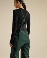 Arc'teryx Rush Bib Pant dam i färgen Dark Jade visas bakifrån med fokus på GORE-TEX Pro-material och justerbara hängslen.