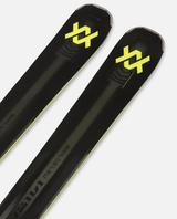 Völkl Peregrine 82 allmountainskidor med svarta tuppar och gula designdetaljer.