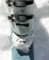 Tyrolia Attack LYT 12 GW - Matt White alpinbindning monterad med pjäxa i snö