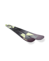 Nordica Enforcer 104 - Lila all-mountain-skidor med snygg toppdesign
