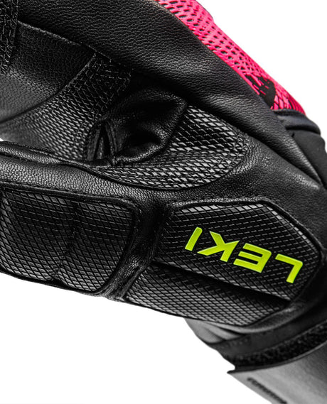 Leki WCR Pro Zero Mitt i läder med förstärkt innerhand och neongul logotyp för alpina tävlingsåkare.