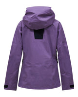 Peak Performance Alpine Gore-Tex 3L damjacka i lila färgen Montana Grape visad bakifrån med huva.