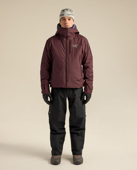 Arc'teryx Sabre Pant Men i en GORE-TEX-design som ger vattentätt skydd och fri rörlighet för herr.