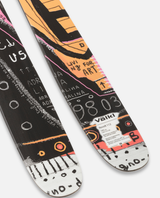 Völkl Revolt 112 26/27 - Detaljbild på skidans ovansida med grafiskt mönster