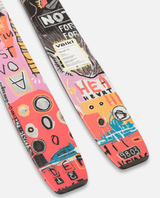 Völkl Revolt 101 parkskidor med färgglad grafisk design och detaljer i rosa, gult och svart.